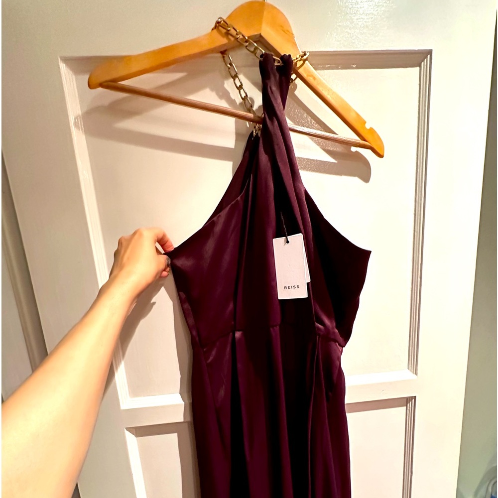 Wine gown chain neck